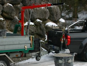 Hidraulikus karral és horoggal ellátott szerelő daru